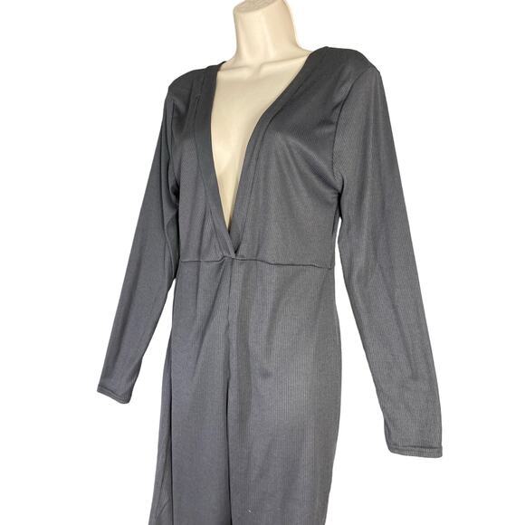 PrettyLittleThing Women's Gray Ribbed Button-Up Jumpsuit Size 12 NEW - Picture 1 of 10
